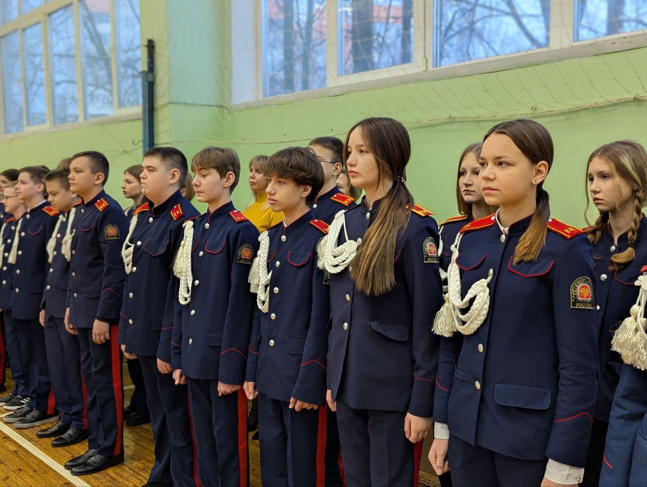 Поднятие флага Российской Федерации.