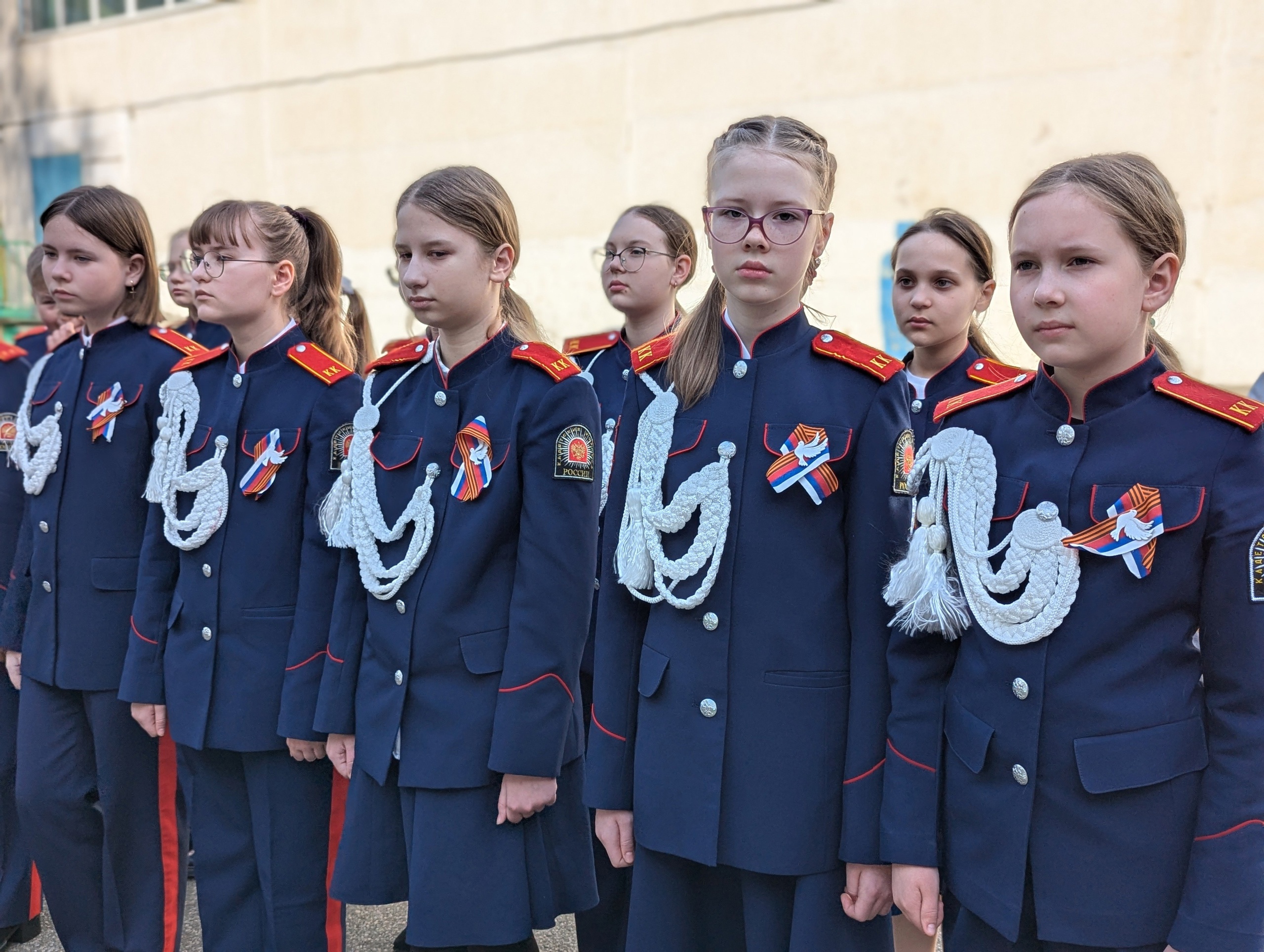 Поднятие флага Российской Федерации.