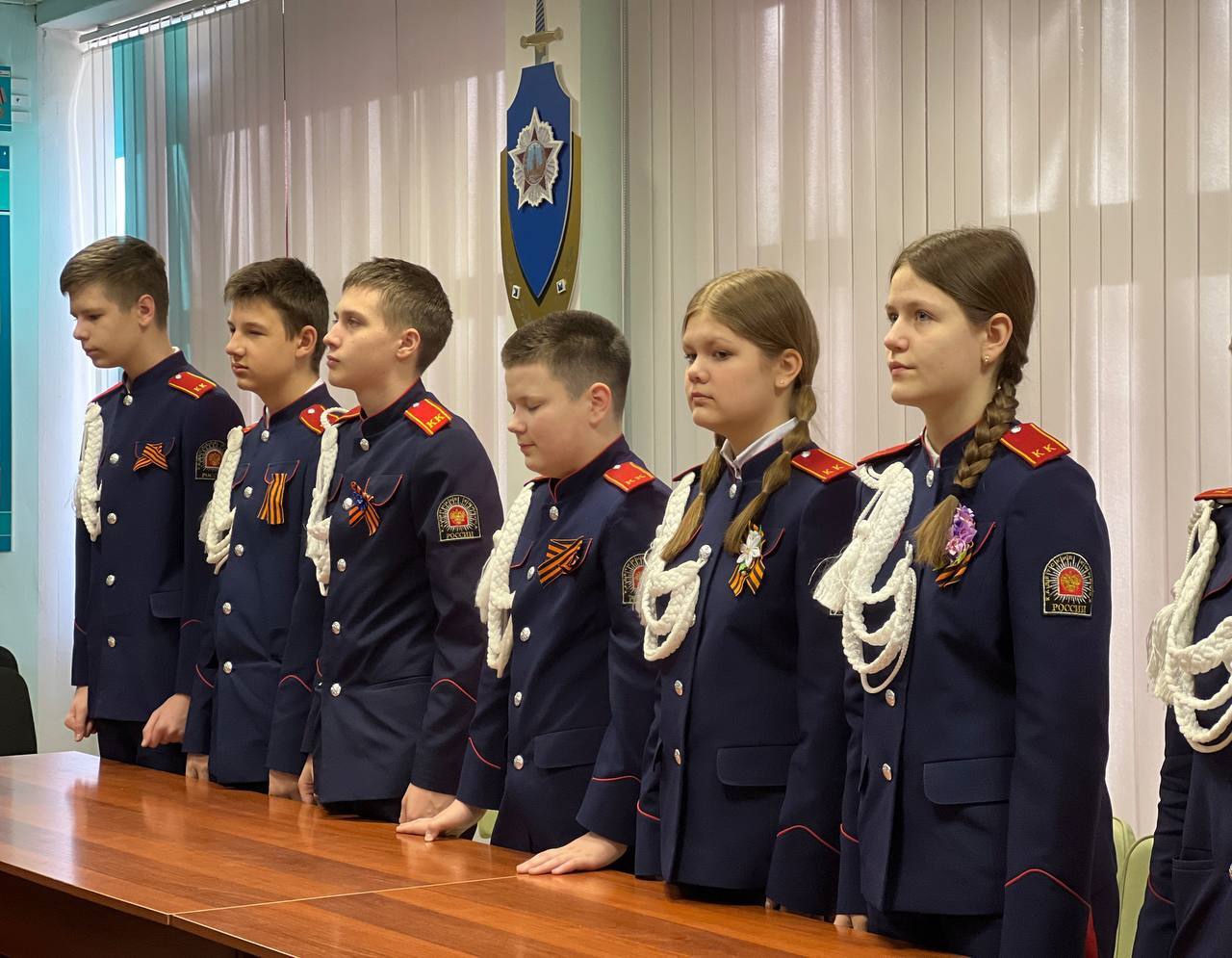 Поднятие флага Российской Федерации.