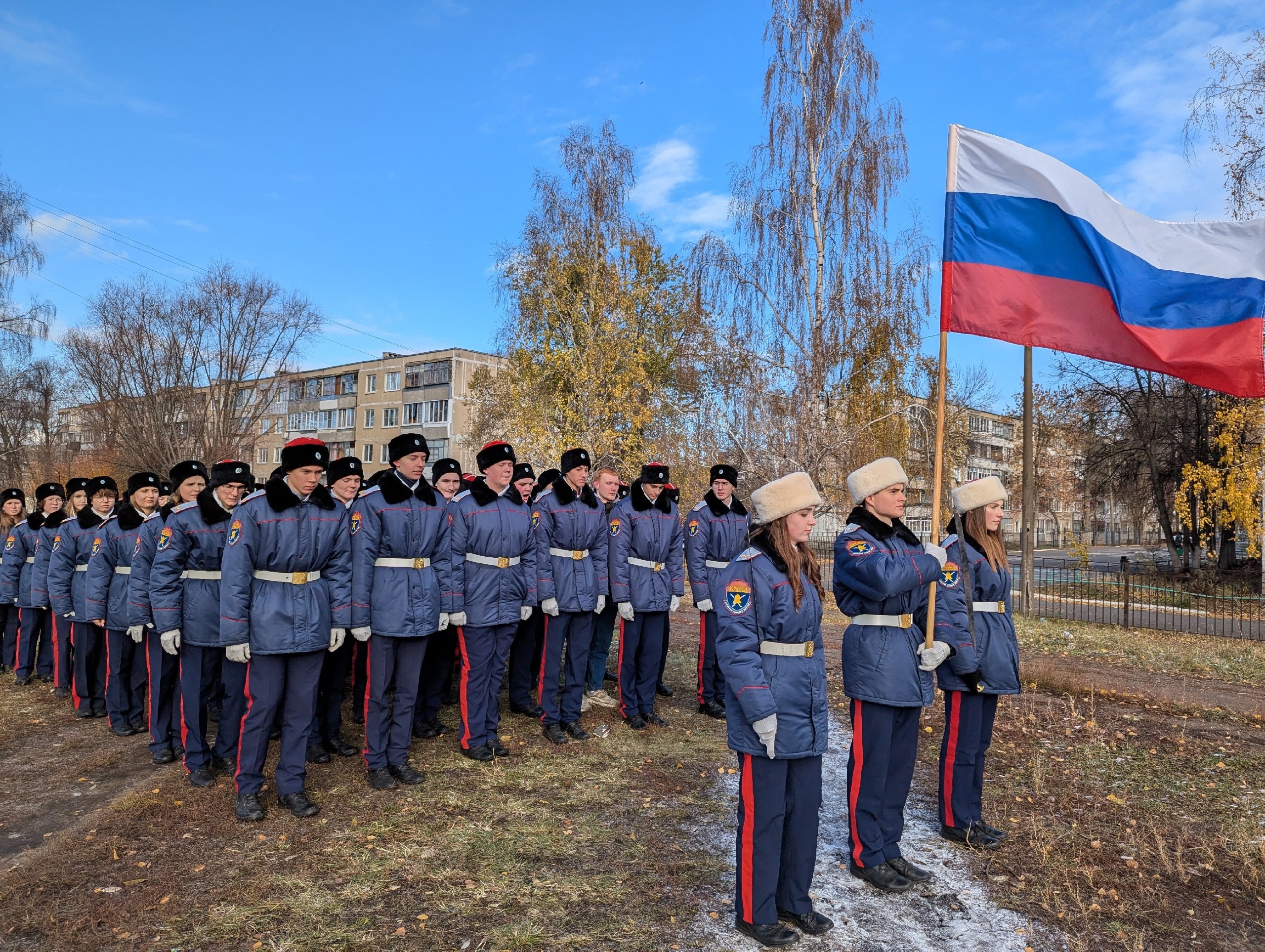 Поднятие флага Российской Федерации.