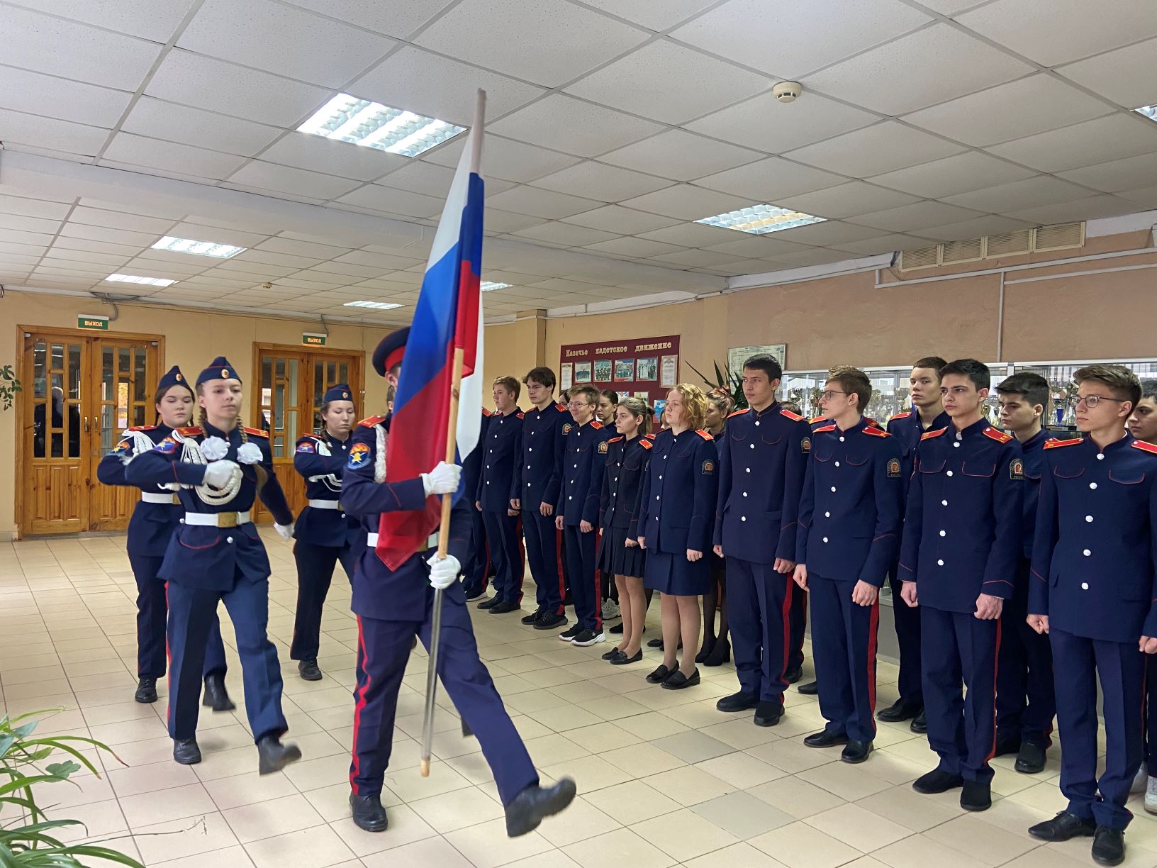 Торжественная церемония поднятия государственного флага Российской Федерации.