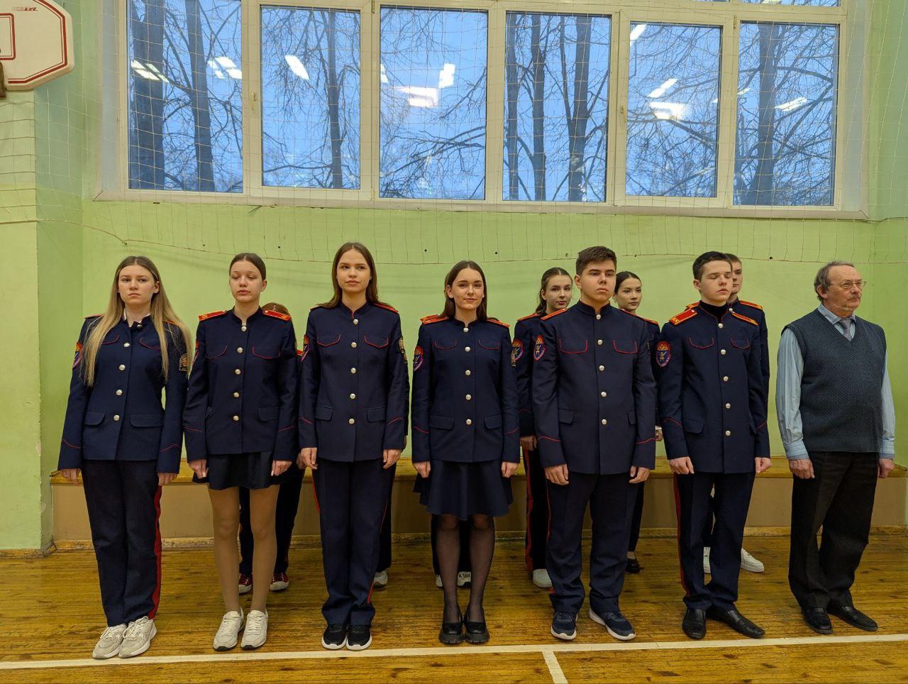 Поднятие флага Российской Федерации.