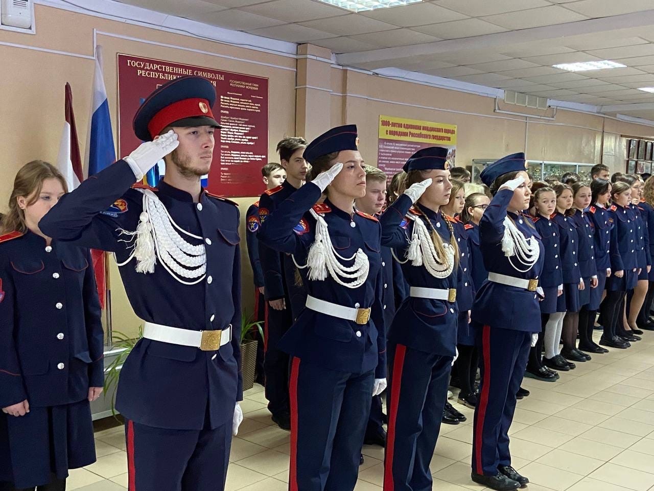 Торжественная церемония поднятия государственного флага Российской Федерации.