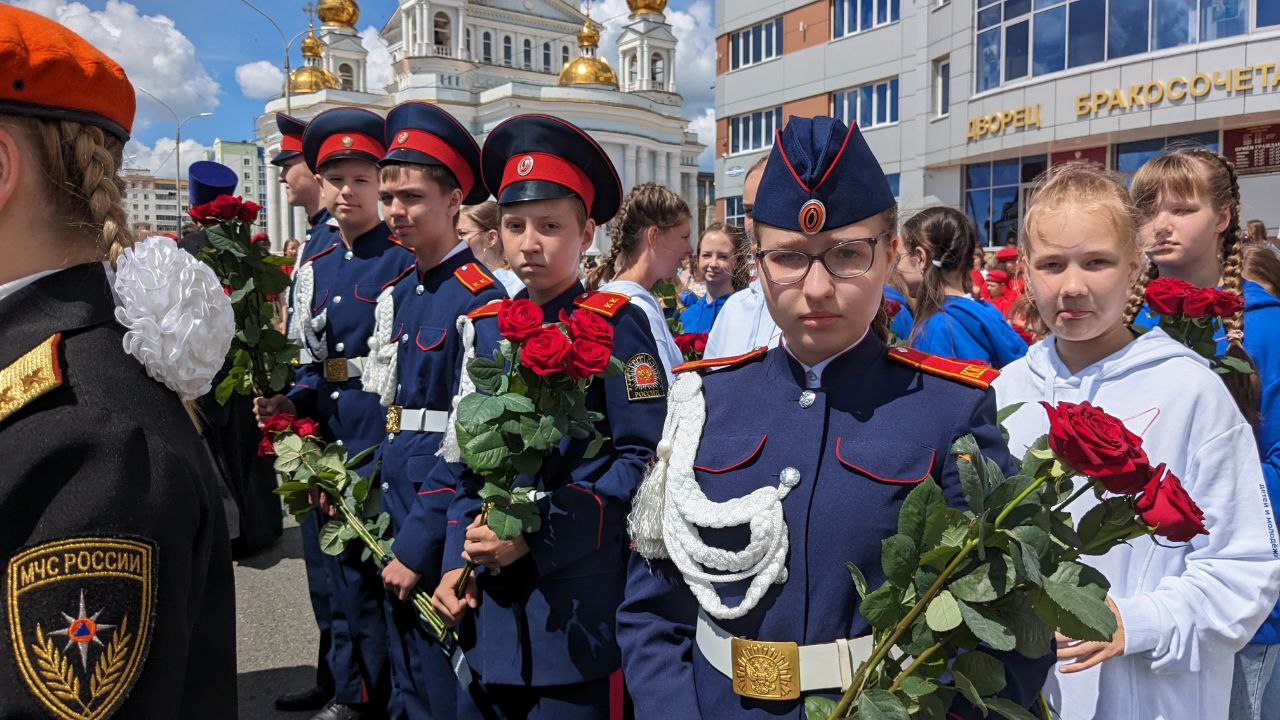 Церемония возложения цветов в рамках Дня памяти и скорби.