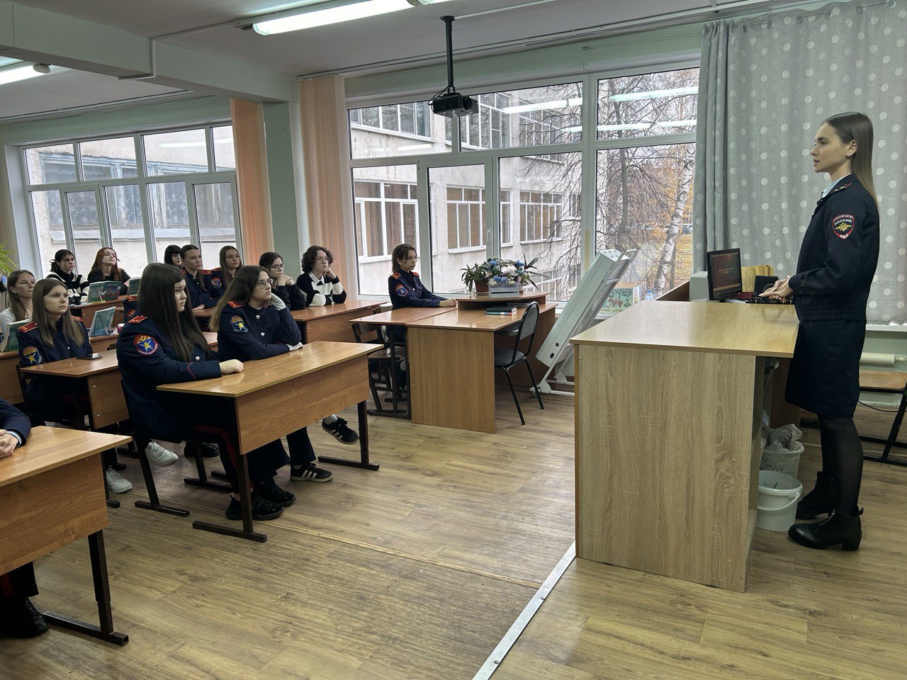 Беседа с обучающимися 11-ых классов на тему «Ответственность за употребление и распространение наркотических веществ».