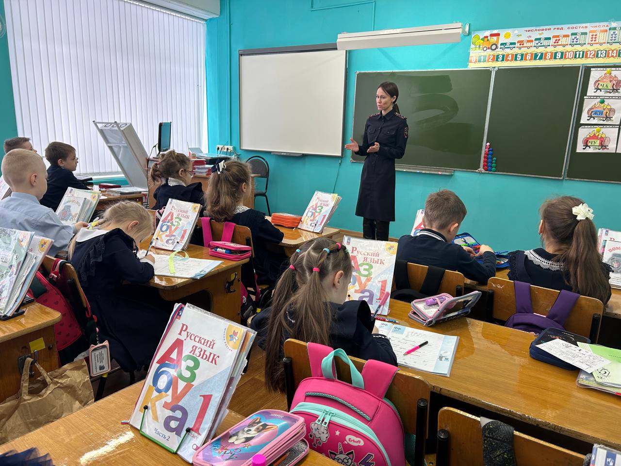 Беседа обучающихся младших классов с Аносовой Ольгой Владимировной.