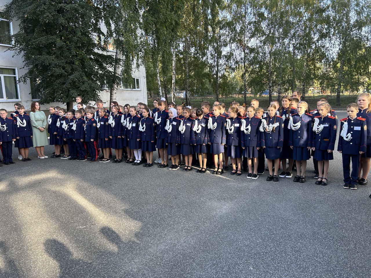 Торжественная церемония поднятия государственного флага Российской Федерации.