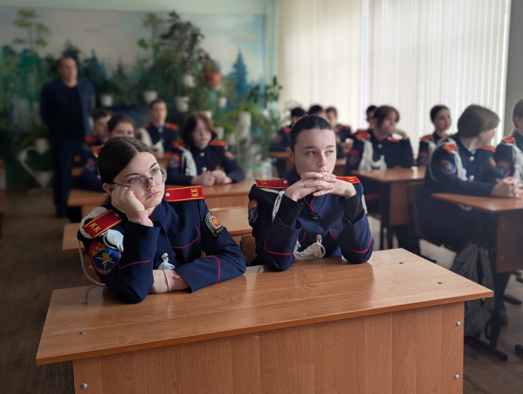 Поднятие флага Российской Федерации.