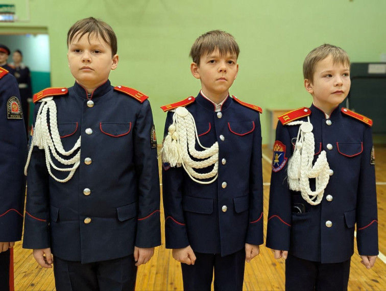 Поднятие флага Российской Федерации.