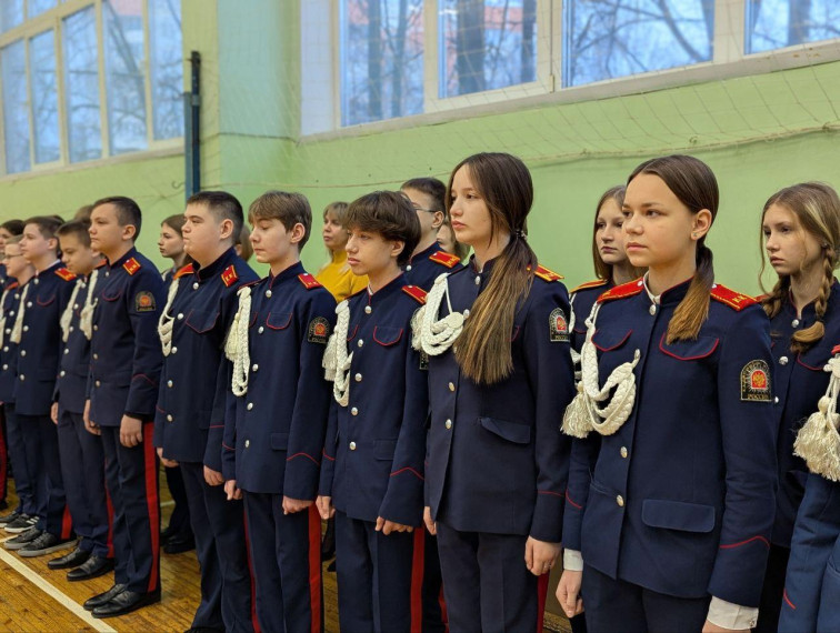Поднятие флага Российской Федерации.